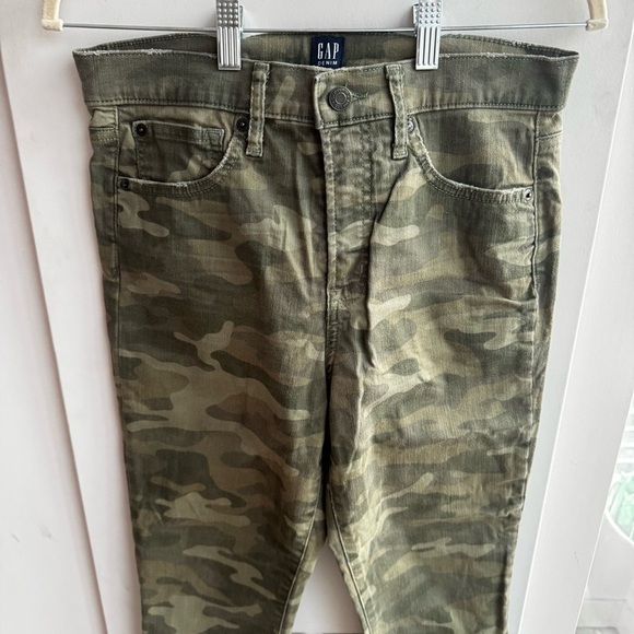 GAP Olive Camouflage Jeans - Picture 2 of 6
